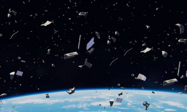 Milyonlarca uzay çöpü uydular için risk oluşturuyor